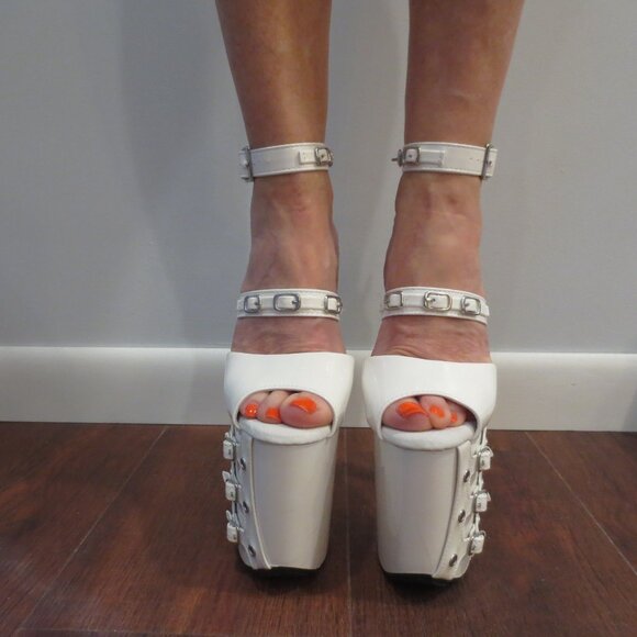 NNB White Platform Buckle Design High Heel Sandals - Picture 2 of 8